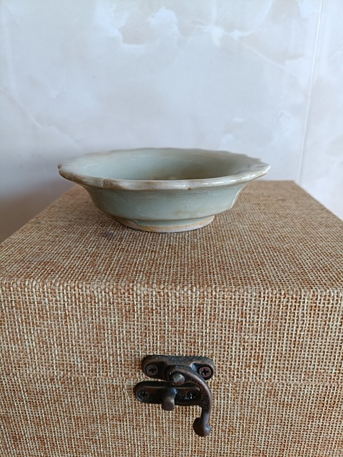 古玩陶瓷元代龍泉青瓷花口洗拍賣，當(dāng)前價格2980元
