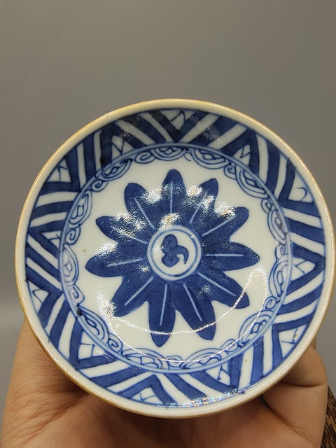 古玩陶瓷清中晚期?青花蕉葉花卉紋筆添拍賣,當(dāng)前價格0元