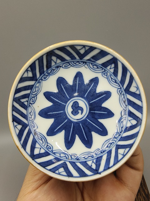 古玩陶瓷清中晚期?青花蕉葉花卉紋筆添拍賣,當(dāng)前價格0元