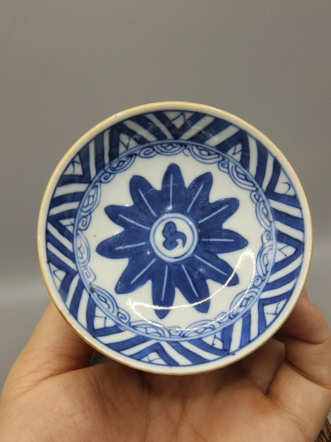 古玩陶瓷清中晚期?青花蕉葉花卉紋筆添拍賣,當(dāng)前價格0元