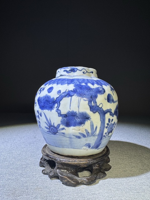 古玩陶瓷【精品】明代晚期萬歷青花松竹梅紋瓜棱型罐明代青花罐子拍賣,當前價格11800元