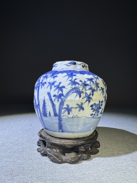古玩陶瓷【精品】明代晚期萬歷青花松竹梅紋瓜棱型罐明代青花罐子拍賣,當前價格11800元