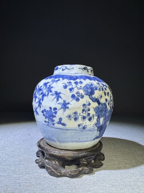 古玩陶瓷【精品】明代晚期萬歷青花松竹梅紋瓜棱型罐明代青花罐子拍賣,當前價格11800元