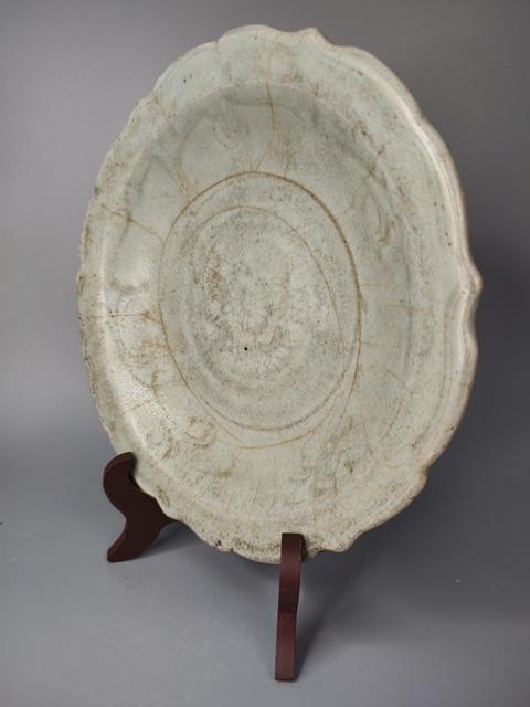 古玩陶瓷明早期龍泉窯暗刻青釉盤拍賣，當前價格0元