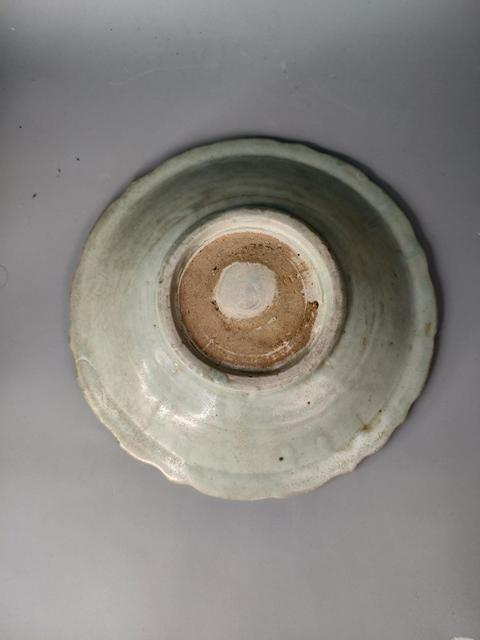 古玩陶瓷明早期龍泉窯暗刻青釉盤拍賣，當前價格0元
