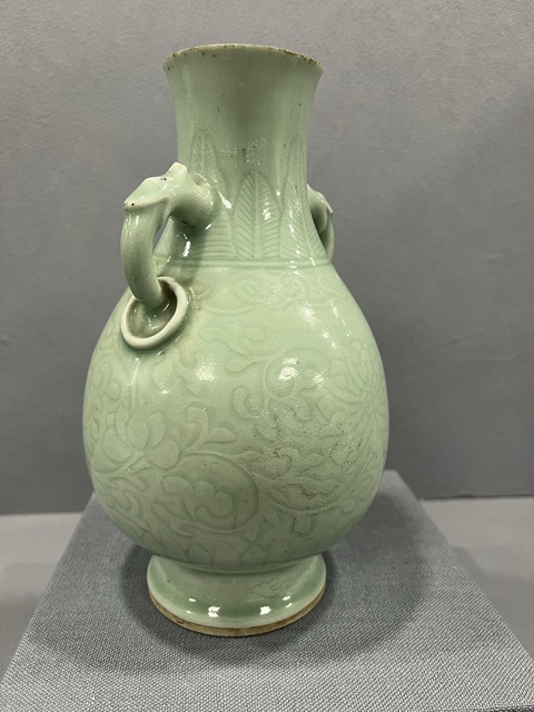 古玩陶瓷青釉刻花紋雙耳瓶拍賣，當前價格4800元