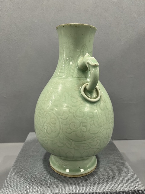 古玩陶瓷青釉刻花紋雙耳瓶拍賣，當前價格4800元