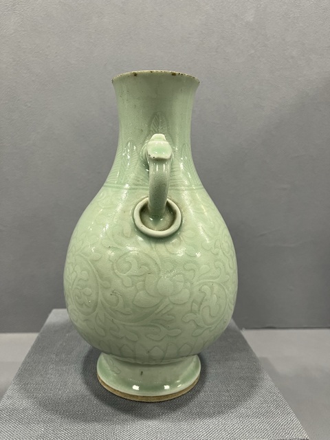 古玩陶瓷青釉刻花紋雙耳瓶拍賣，當前價格4800元