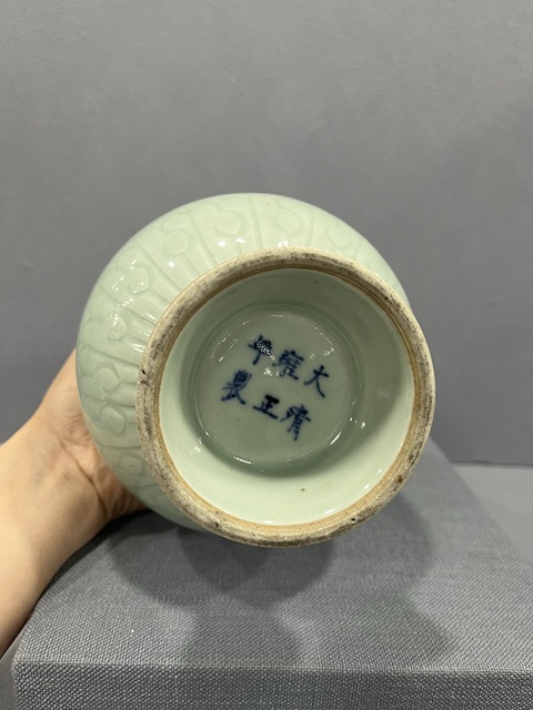 古玩陶瓷青釉刻花紋雙耳瓶拍賣，當前價格4800元