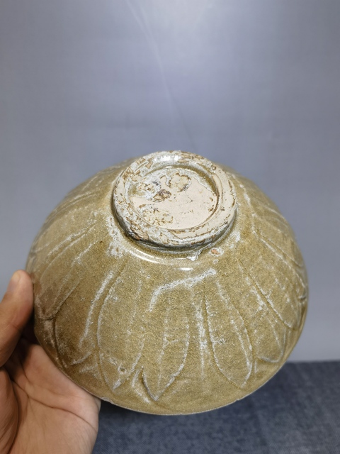 古玩陶瓷龍泉黃釉刻仰蓮紋碗拍賣,當前價格0元