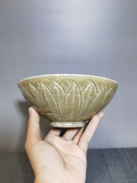 古玩陶瓷龍泉黃釉刻仰蓮紋碗拍賣,當前價格0元