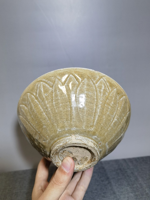 古玩陶瓷龍泉黃釉刻仰蓮紋碗拍賣,當前價格0元