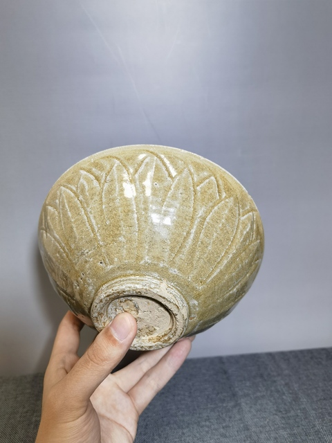 古玩陶瓷龍泉黃釉刻仰蓮紋碗拍賣,當前價格0元