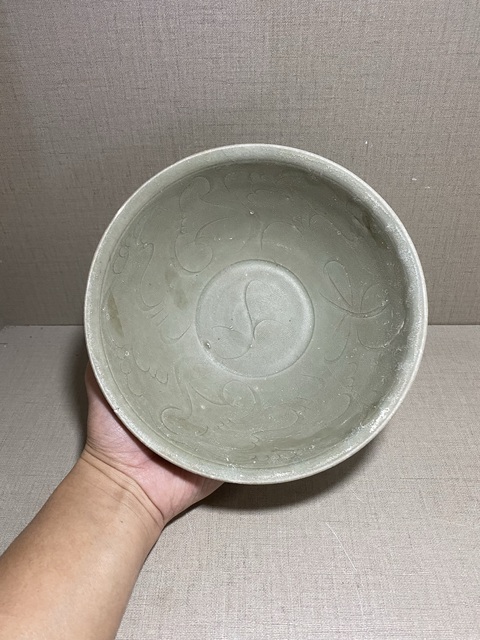 古玩陶瓷龍泉窯青瓷刻花卉紋碗拍賣，當前價格1500元
