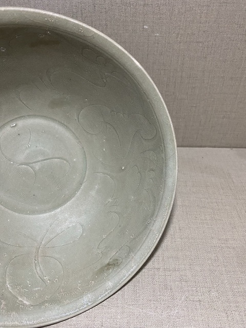 古玩陶瓷龍泉窯青瓷刻花卉紋碗拍賣，當前價格1500元