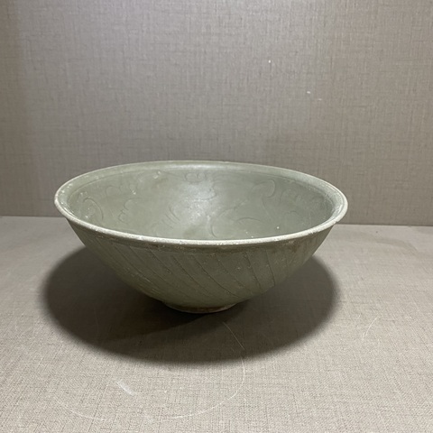 古玩陶瓷龍泉窯青瓷刻花卉紋碗拍賣，當前價格1500元