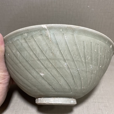 古玩陶瓷龍泉窯青瓷刻花卉紋碗拍賣，當前價格1500元