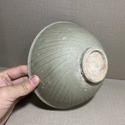 古玩陶瓷龍泉窯青瓷刻花卉紋碗拍賣，當前價格1500元