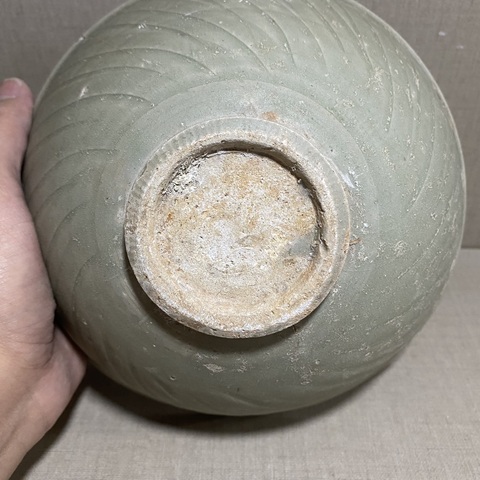 古玩陶瓷龍泉窯青瓷刻花卉紋碗拍賣，當前價格1500元