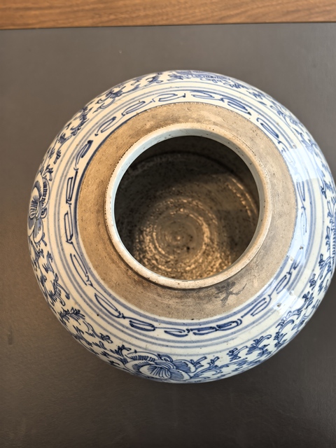 古玩陶瓷嘉慶傳世青花纏枝花卉紋蓋大罐拍賣，當前價格1500元