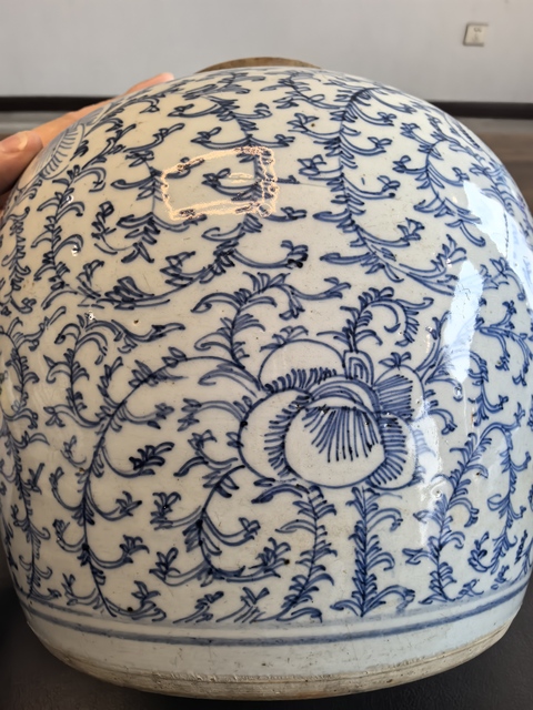 古玩陶瓷嘉慶傳世青花纏枝花卉紋蓋大罐拍賣，當前價格1500元