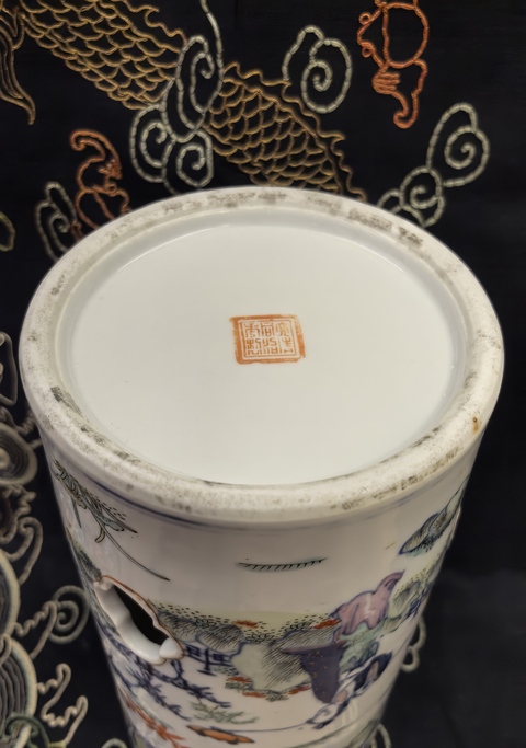 古玩陶瓷同治本朝款青花五彩+斗彩八仙人物帽筒拍賣，當(dāng)前價(jià)格16888元