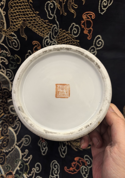 古玩陶瓷同治本朝款青花五彩+斗彩八仙人物帽筒拍賣，當(dāng)前價(jià)格16888元