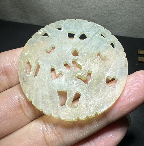 古玩玉器民國(guó)岫玉雕“喜上眉梢”佩拍賣(mài),當(dāng)前價(jià)格380元