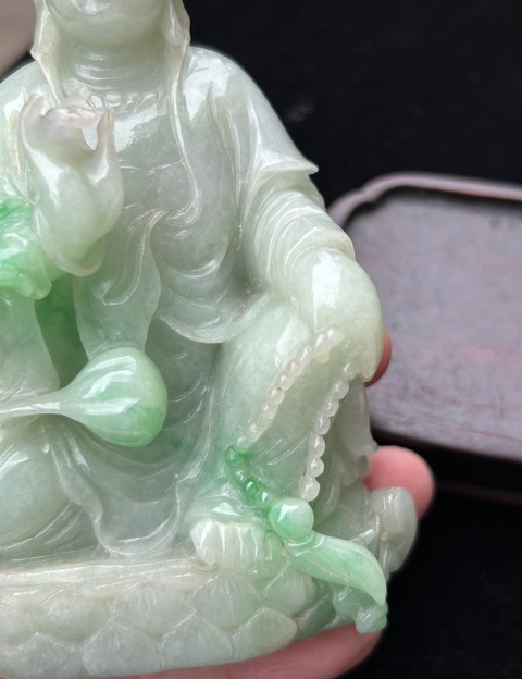古玩玉器清代觀音翡翠雕件拍賣,當(dāng)前價(jià)格180000元