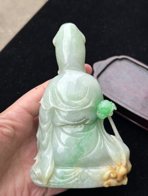 古玩玉器清代觀音翡翠雕件拍賣,當(dāng)前價(jià)格180000元