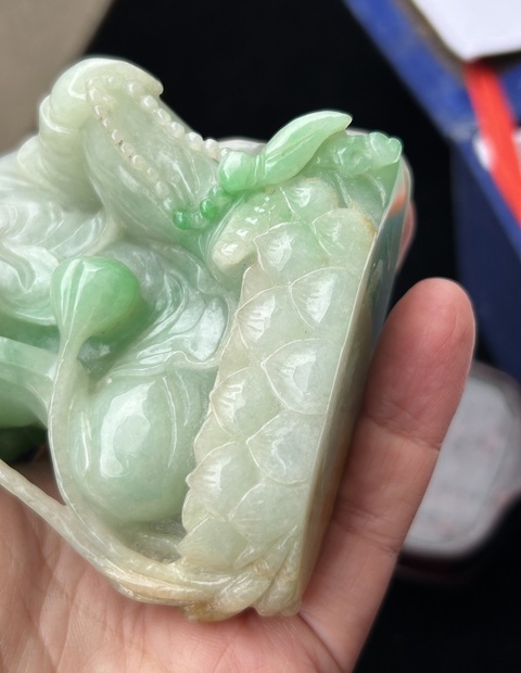古玩玉器清代觀音翡翠雕件拍賣,當(dāng)前價(jià)格180000元
