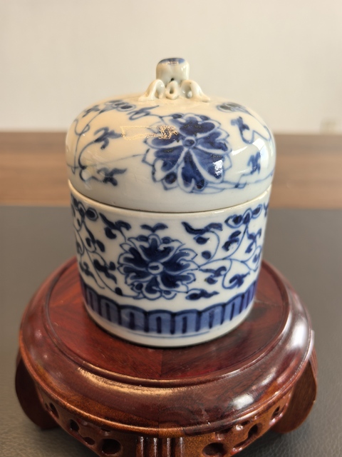 古玩陶瓷官窯畫(huà)片青花纏枝花卉溫酒壺拍賣(mài),當(dāng)前價(jià)格1800元
