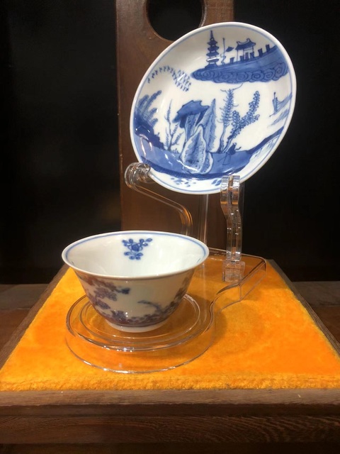 古玩陶瓷(館藏級杯碟)清·康熙·訪友圖·青花杯碟套裝拍賣,當前價格1456元