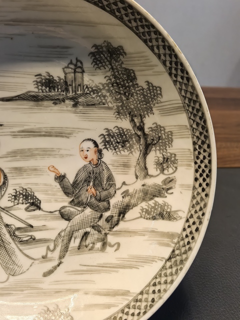 古玩陶瓷乾隆春宮墨彩礬紅西洋人物盤拍賣，當前價格1980元