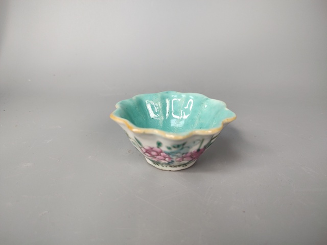 古玩陶瓷清同治粉彩花口杯拍賣，當前價格0元