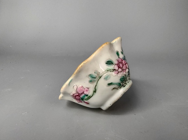 古玩陶瓷清同治粉彩花口杯拍賣，當前價格0元