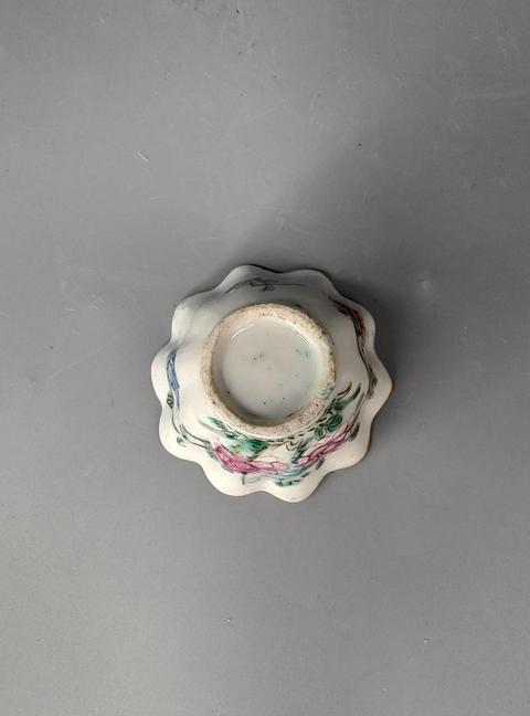 古玩陶瓷清同治粉彩花口杯拍賣，當前價格0元