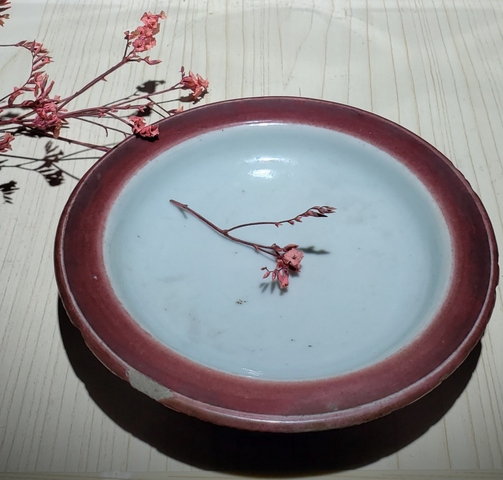 古玩陶瓷（官）雍乾時期霽紅釉折沿盤拍賣，當前價格9500元