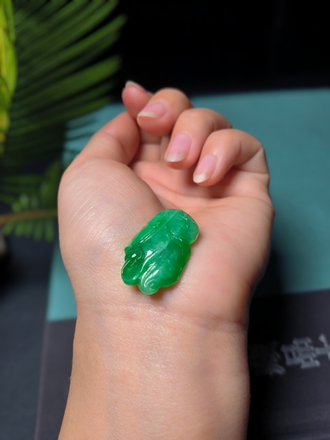 古玩玉器創匯天然翡翠雕“花卉佩”拍賣,當前價格3500元