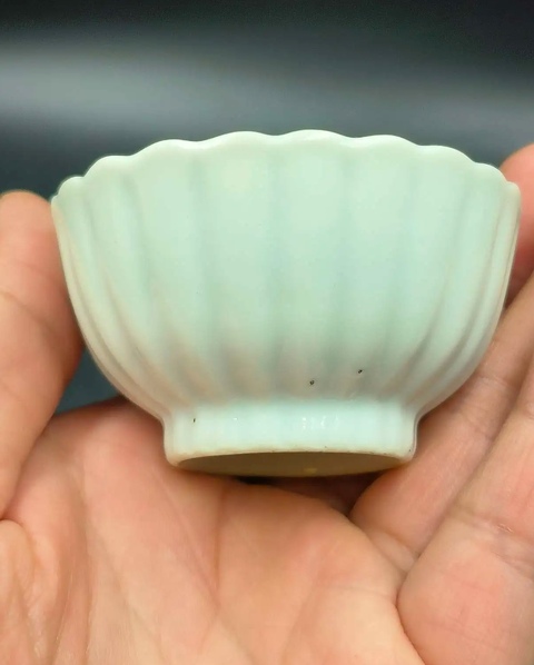 古玩陶瓷晚清?白釉菊瓣杯拍賣，當(dāng)前價(jià)格3000元