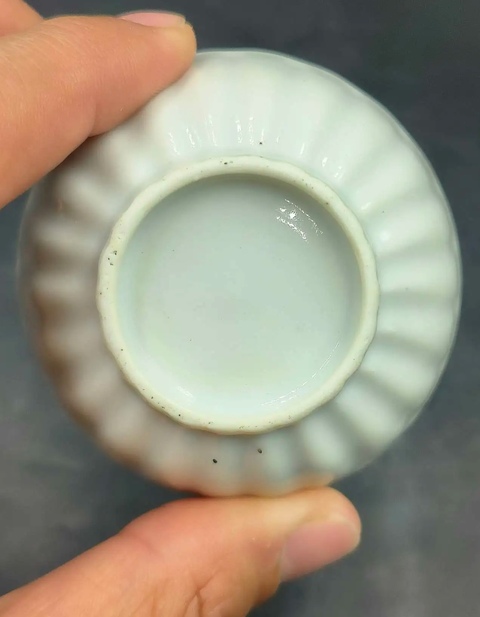 古玩陶瓷晚清?白釉菊瓣杯拍賣，當(dāng)前價(jià)格3000元