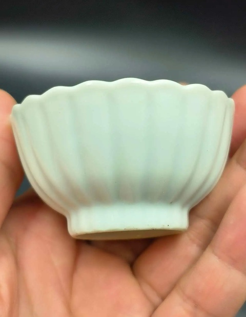 古玩陶瓷晚清?白釉菊瓣杯拍賣，當(dāng)前價(jià)格3000元