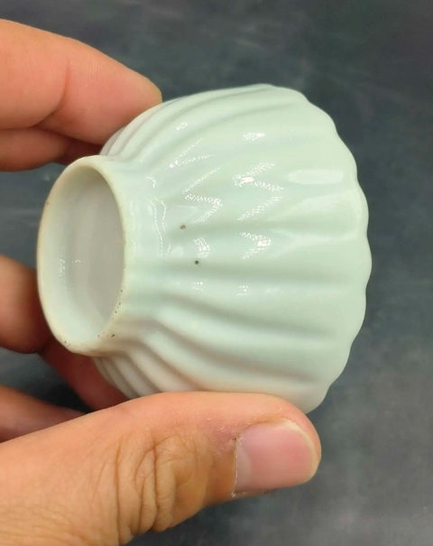 古玩陶瓷晚清?白釉菊瓣杯拍賣，當(dāng)前價(jià)格3000元