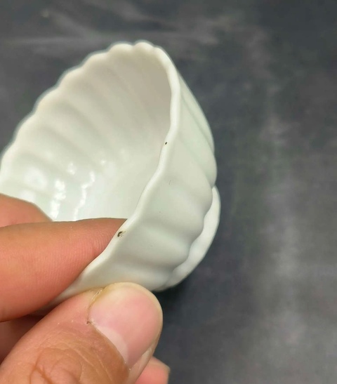 古玩陶瓷晚清?白釉菊瓣杯拍賣，當(dāng)前價(jià)格3000元