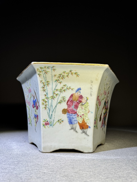 古玩陶瓷【精品】清代道光細路粉彩無雙譜紋六方花盆全品拍賣,當前價格35000元
