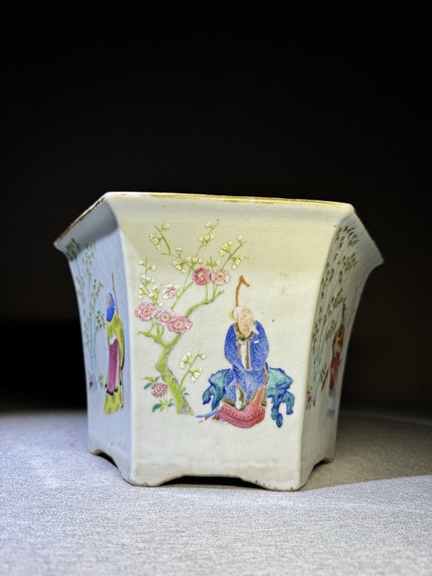 古玩陶瓷【精品】清代道光細路粉彩無雙譜紋六方花盆全品拍賣,當前價格35000元
