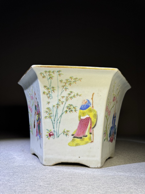 古玩陶瓷【精品】清代道光細路粉彩無雙譜紋六方花盆全品拍賣,當前價格35000元