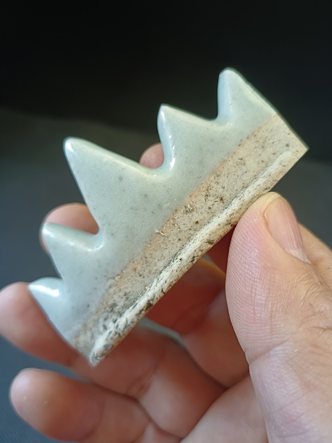 古玩陶瓷（全品）清中期豆青釉文房筆架山，文房器路份高尺寸：直徑7.8cm，高4.5cm拍賣，當前價格498元
