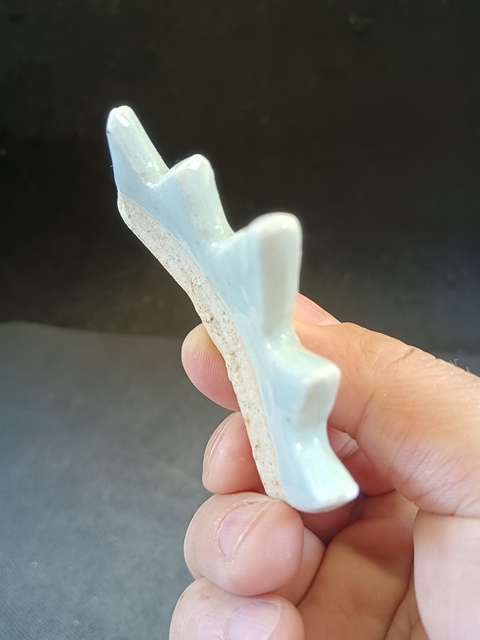 古玩陶瓷（全品）清中期豆青釉文房筆架山，文房器路份高尺寸：直徑7.8cm，高4.5cm拍賣，當前價格498元