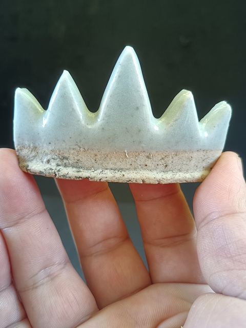古玩陶瓷（全品）清中期豆青釉文房筆架山，文房器路份高尺寸：直徑7.8cm，高4.5cm拍賣，當前價格498元